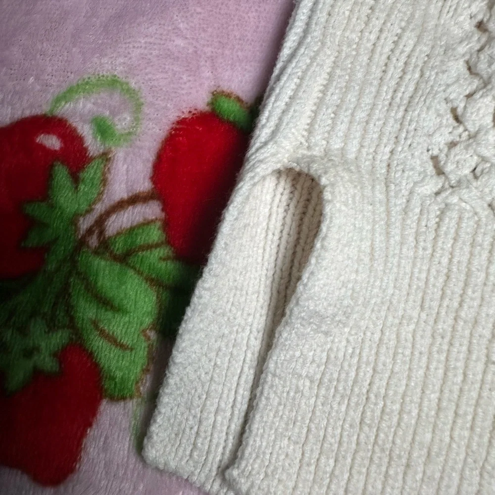 White Sleeveless Knit Top - Picture 4 of 5